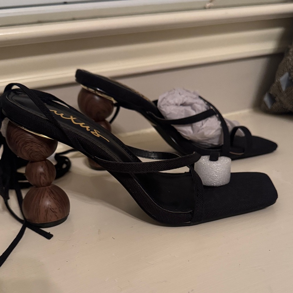 New never worn Lulu's Black Strappy Heels with Unique Wooden Accents